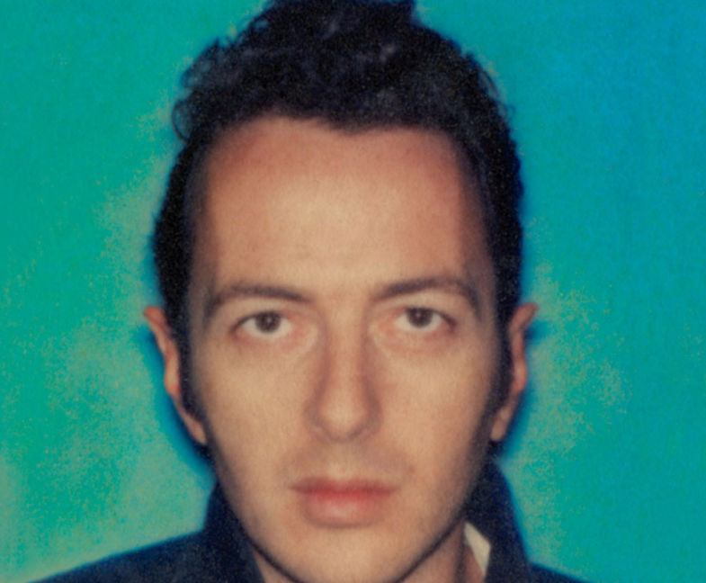 “JOE STRUMMER 001” La raccolta dedicata a JOE STRUMMER