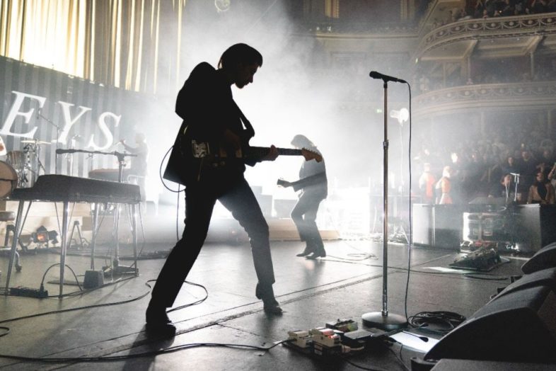 ARCTIC MONKEYS in arrivo l’album live benefico “Arctic Monkeys – Live At The Royal Albert Hall”