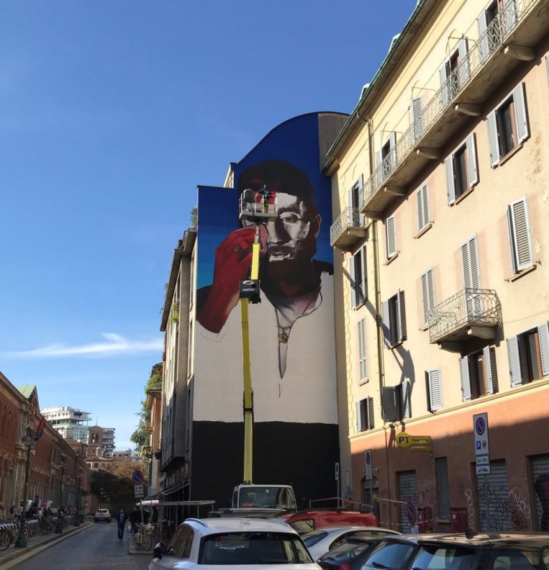 MECNA oggetto di un murales realizzato dallo street artist londinese RICHARD WILSON