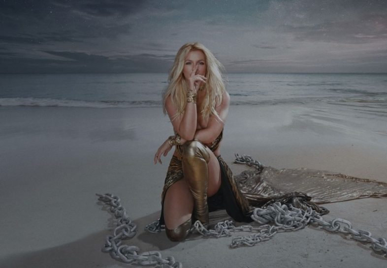 BRITNEY SPEARS ascolta il brano inedito “SWIMMING IN THE STARS”