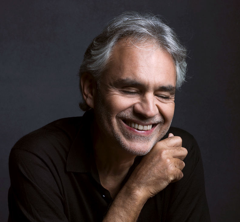 Andrea Bocelli: la sua statua all'asta per beneficenza