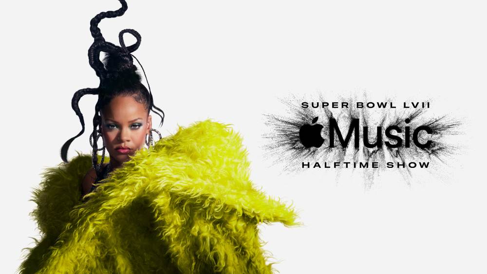 rihanna-guarda-il-trailer-del-super-bowl-lvii-halftime-show-newsic-it