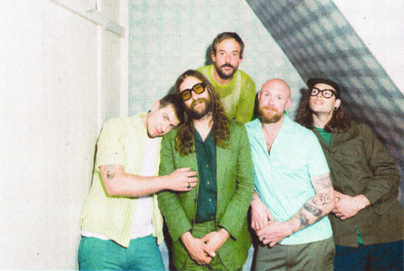 IDLES – il nuovo singolo ‘Gift Horse’ [Guarda il video]