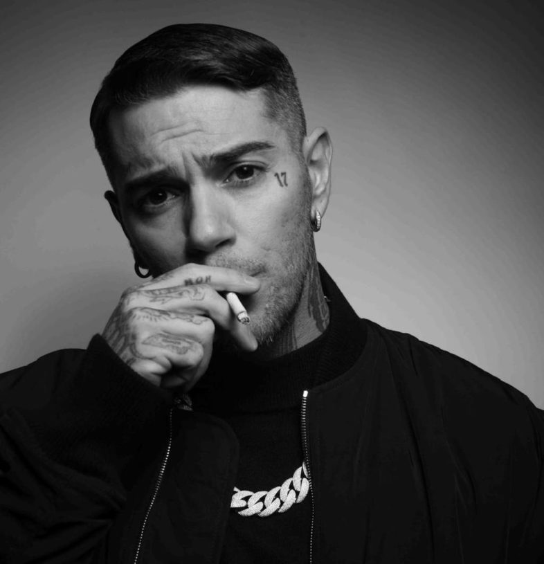 EMIS KILLA festeggia i suoi 15 anni di carriera con “EM15” un concerto-evento [Info e Biglietti]