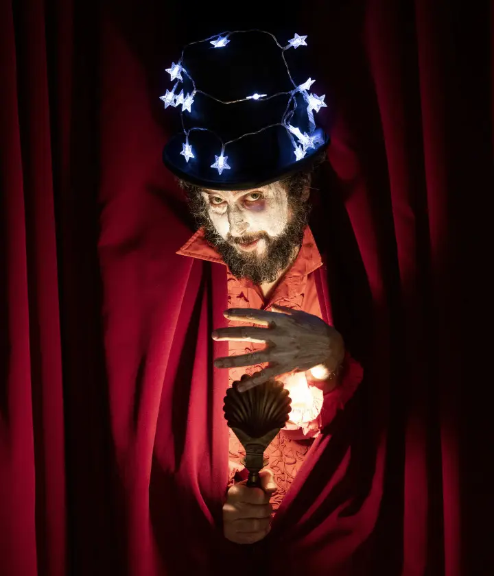 VINICIO CAPOSSELA: dal 2 novembre al via il tour CONCIATI PER LE FESTE